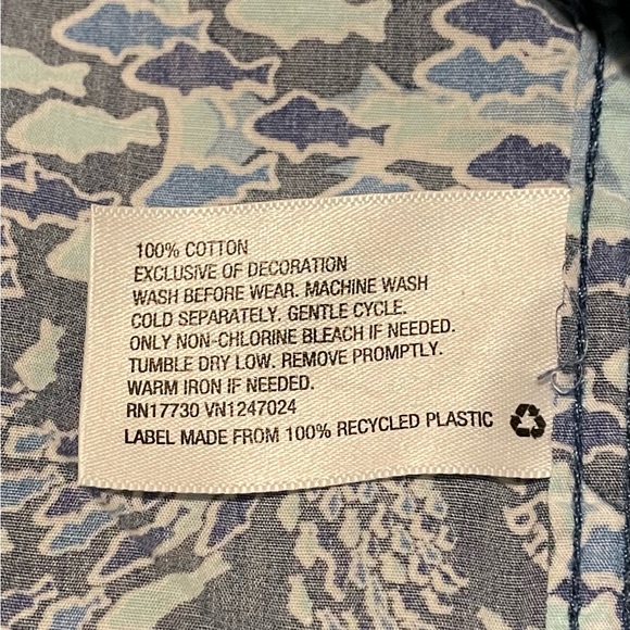 Vineyard Vines boys Button-up top Size S (6/7) Gently Used Condition - Picture 6 of 6